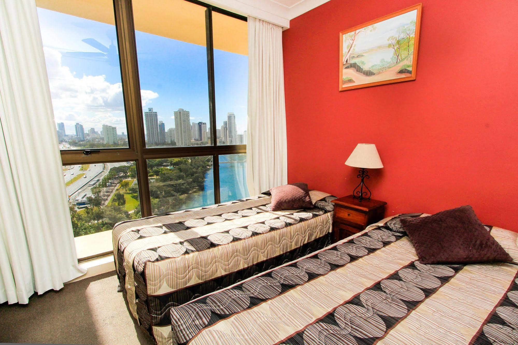 Capricorn One Beachside Holiday Apartments - Official Gold Coast Esterno foto